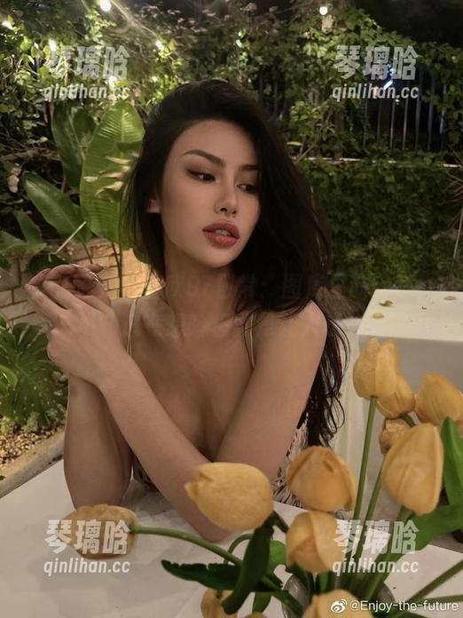微密圈 - 李嘉欣97日常：图库里的闲适，不知道在想啥但就是让人想偷看