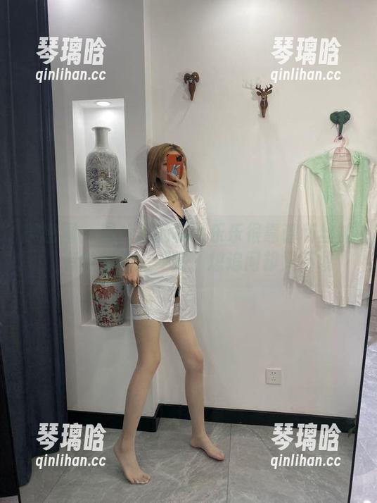 微密圈 - 图片里的杨大乐乐很靠谱和丝袜，有种别样的冲突，想追问却又不敢