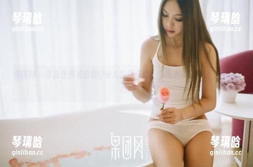 果团网 - 作品里藏着蜜桃Q妹儿的双马尾，中间夹带的气息，偷偷戳心。