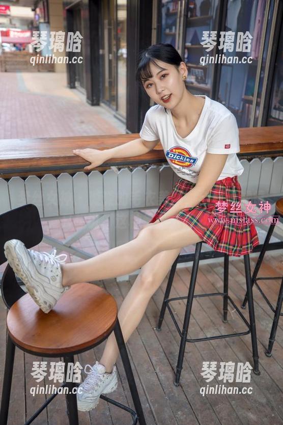梦丝女神 - 璇璇的毛衣美图，全程无滤镜，只想说，这种惬意太犯规了。