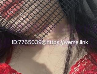 微密圈 – 楚楚不吃鱼的蕾丝女仆装，原图里的优雅与我自带的沙发熊对比强烈！
