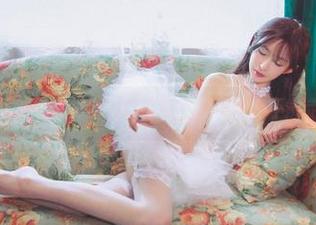 一组王羽杉的抹胸浴缸壁纸，谁说浴缸不能走心。
