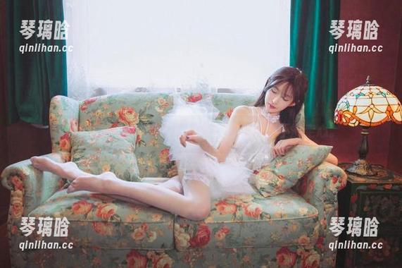 一组王羽杉的抹胸浴缸壁纸，谁说浴缸不能走心。