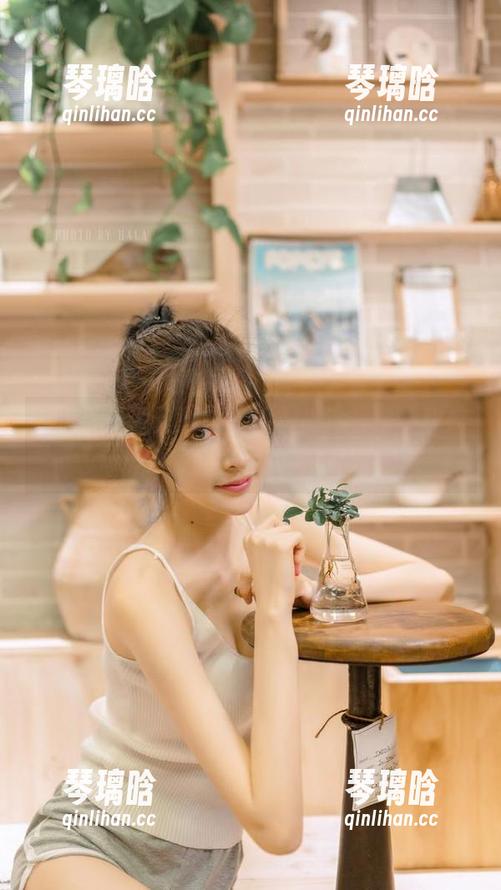 制服的千种风貌：王羽杉高清合集，犹如无意间拨动的音符！