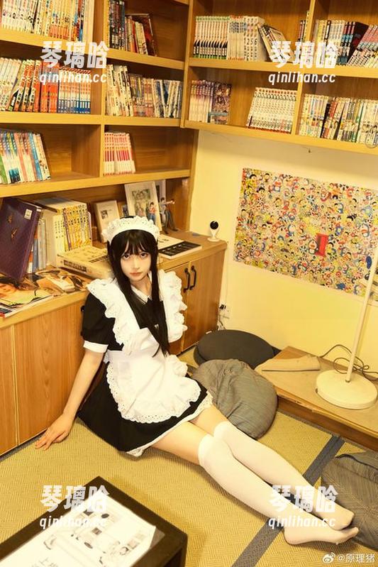 白莉爱吃巧克力的闺房JK写真集：原图里的小秘密都在这儿！