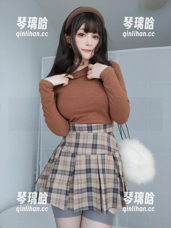 白银81 居家碎花裙,白银81在家cos张扬的花朵,来的也是时候,分享欢乐满分!