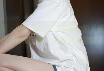 微密圈 – 如果你以为白龙猫女的足底作品只是普通的一击，那就太低估她了！