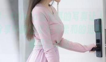 秀人网 – Olivia童安琪的写真让人耳目一新，分享中的温柔宛如柔和的涟漪，渐渐铺展在心底。