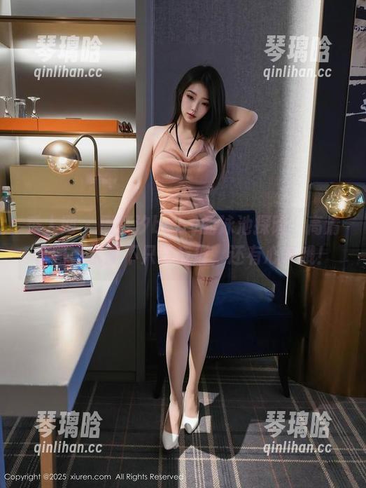 秀人网 - 周慕汐baby的泳池探险：高清套图，水面不只是反射，还有心事哦！