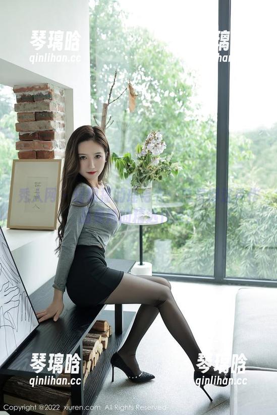 秀人网 - 瑶啊摇的瑶毛衣：总觉得这件作品是她的精选代表！