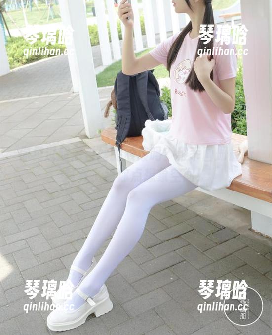 你见过超薄白丝的颓废吗？稚乖画册最新写真，给你点想象空间！