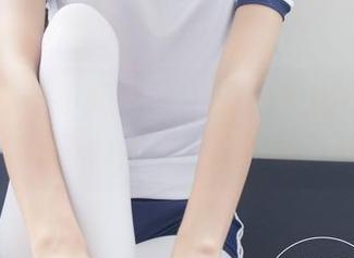 紧急企划 – 小奶糕Milky的美脚探险：这套图放你家里的沙发上肯定能引起讨论！