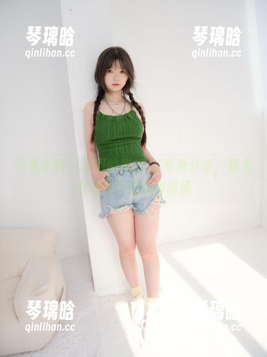 紧急企划 - 小恩的黑丝JK写真分享，那里有着说不出的神秘感