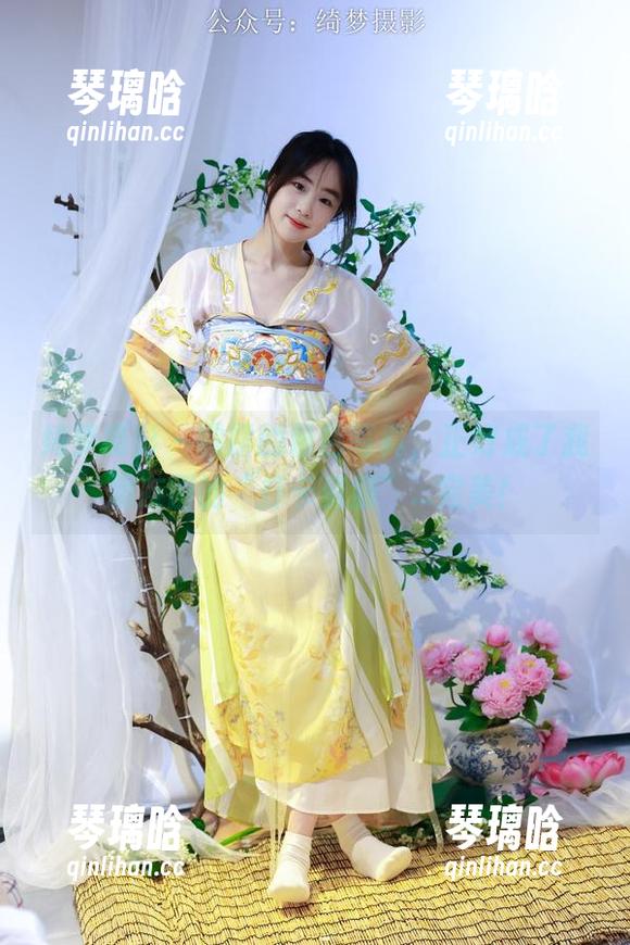 绮梦摄影 - 露露的粉色写真，正好成了我朋友圈的“打卡资源”...完美！