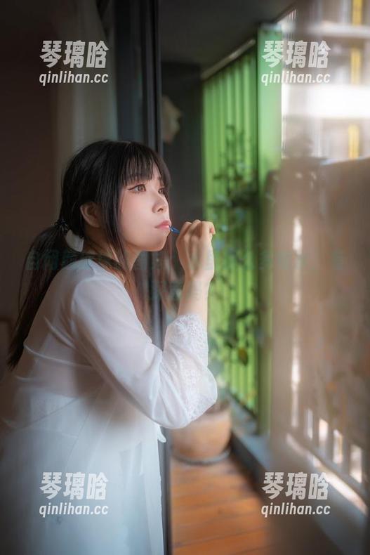 自闭颜球球的图集：水里那么多戏水，有深意吗？