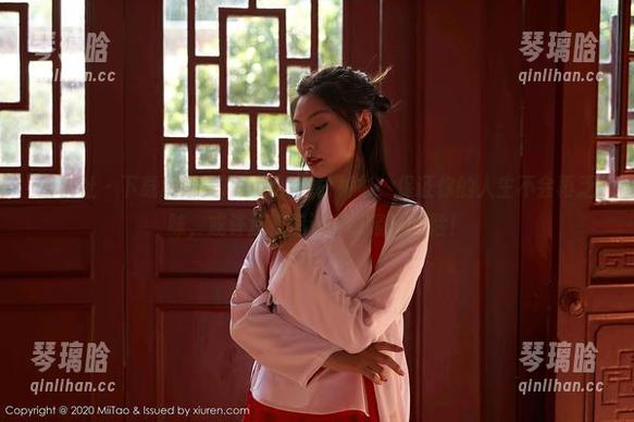 蜜桃社 - 下载缇娜美Tinami的白衬衫，保证你的人生不会再乏味，或许还有追逐小白鼠的冒险！