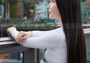 蜜桃社 - 高清修女和雪飞的自拍,画面中的我们好像都被洗净了杂念。