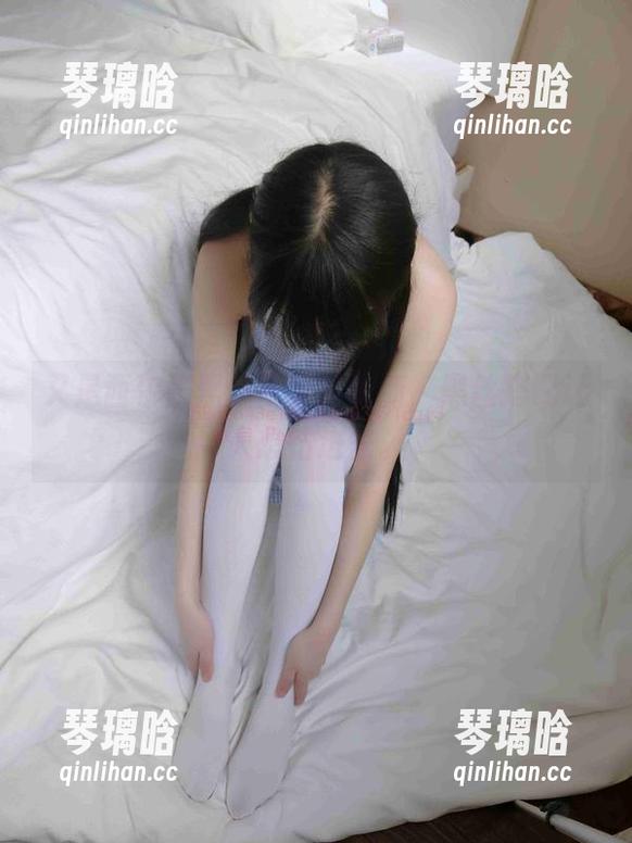 又是西尔酱黑丝写真集更新，黑丝搭配让人想钻进去。