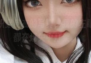 瞧！许枳穿皮衣的写真，我的左眼和右眼都在迷失中打架。