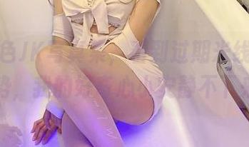 这份红色JK写真集,看到过期米线线的摆拍姿势,我的好奇心小安静不下来呐!