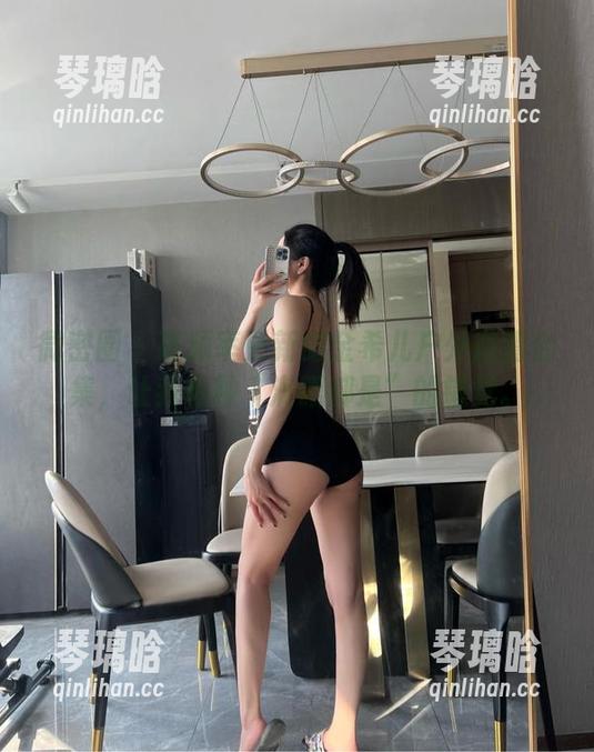 微密圈 - 高频率更新的金希儿户外高清合集，让我有种“满眼都是”的错觉。
