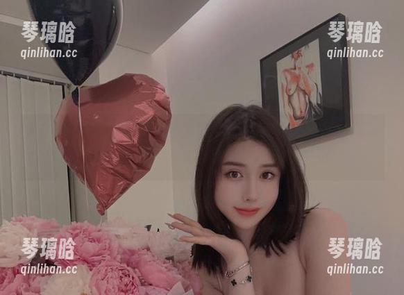 微密圈 - 喂，阿色的礼服套图你看了吗？分享一下，我跟风得太久，得赶紧把我自己重新“打扮”一下。