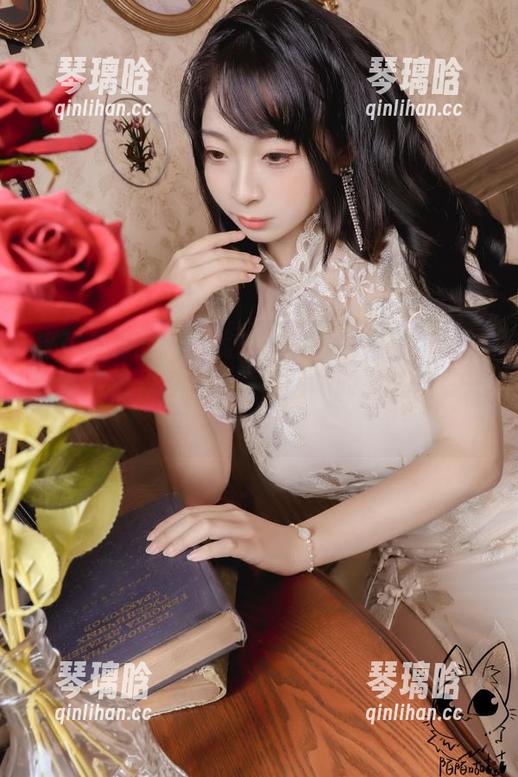 这张白色的图片就像一幅未经雕琢的画布，我在这里等待陌陌咕咕咕的灵感光临——快点啊！