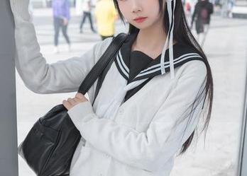 雪琪SAMA的全套比基尼——原图在手,恍若置身海边的夏日狂欢。