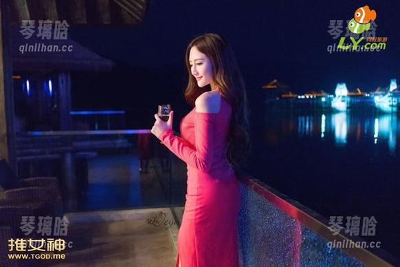 青豆客 - 可儿Kayen的美腿在等你，图包下载让你的眼睛爽翻天！