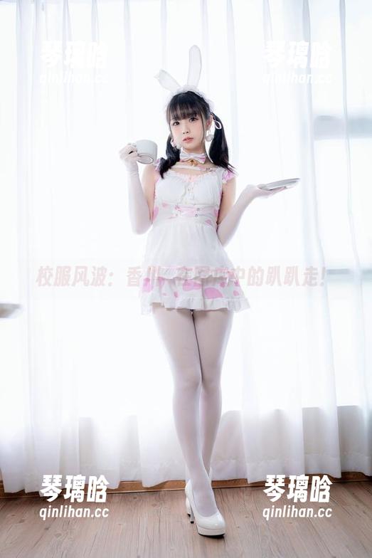 校服风波：香川澪在图库中的趴趴走！