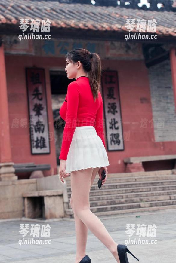 魔镜街拍 - 楼楼的白色连衣裙——这个图包，挑战你的期待极限