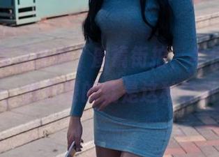 定制版高清图册｜魔镜街拍，牛仔热裤美女专辑，我们要的就是这种轻松随意。
