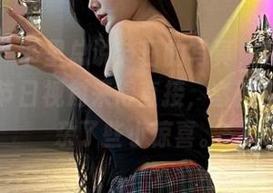 微密圈 – 书里总说节日的写真，真不如黎允熙的节日视角来得直接，套图里居然夹杂了些小惊喜。