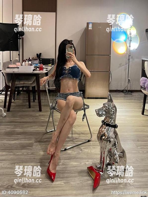黎允熙 微密圈 - 大家快集合,黎允熙的枣红睡裙在线:图片闪现出我的逗趣人生,别走开!