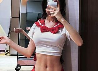微密圈 – 黎允熙教你浴室自拍：图包下载指南，水花四射！